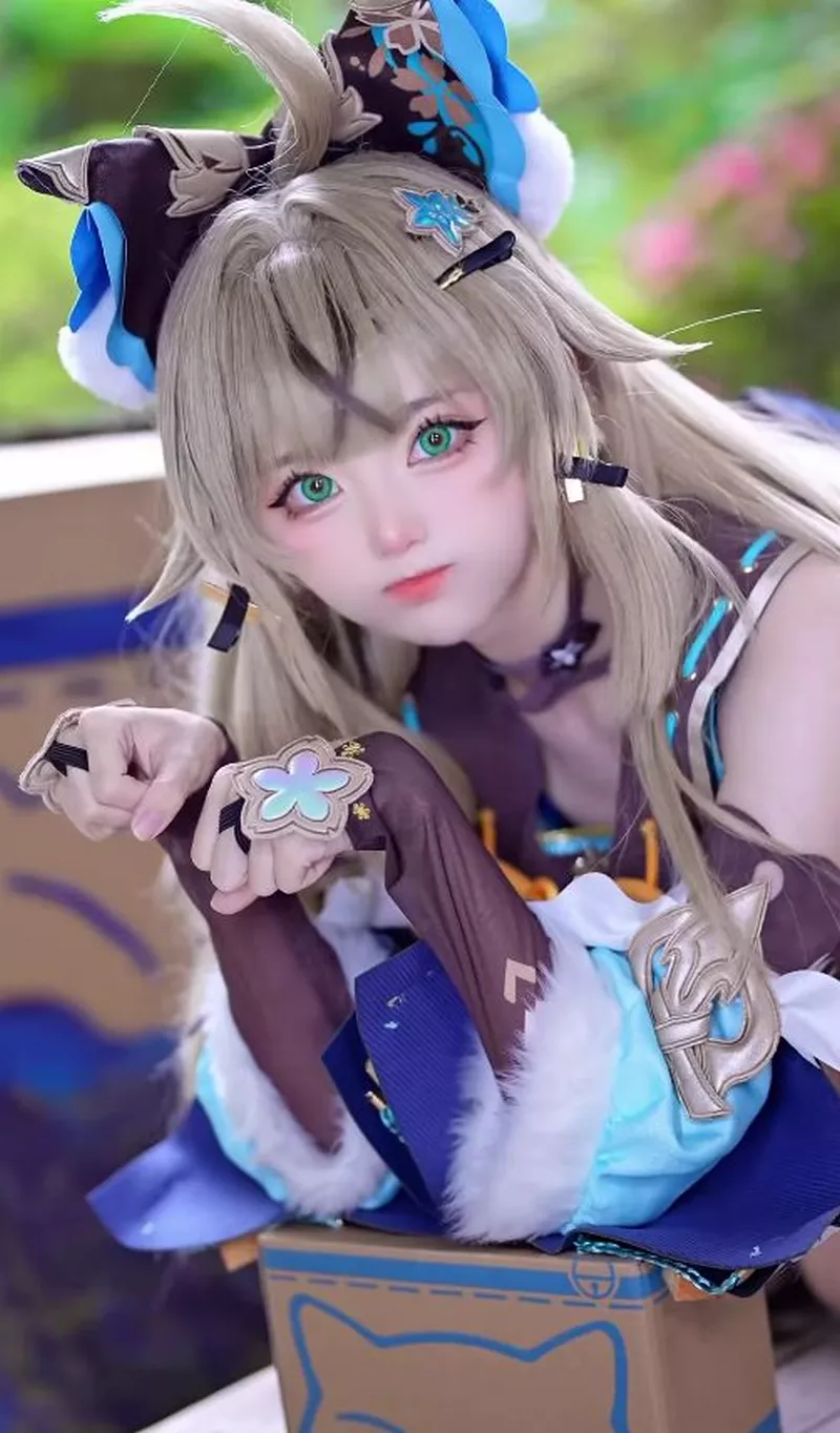 Cosplay gái xinh hóa thân nhân vật anime ngọt ngào