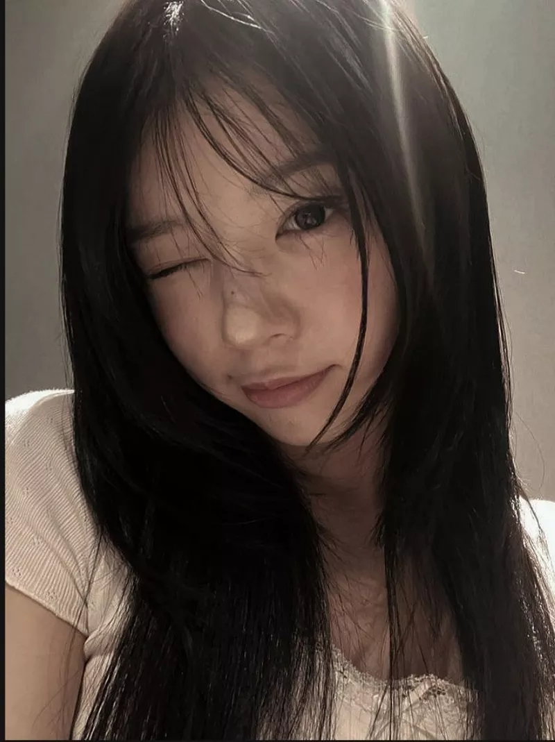 Gái xinh Hàn Quốc diện outfit đơn giản mà xinh