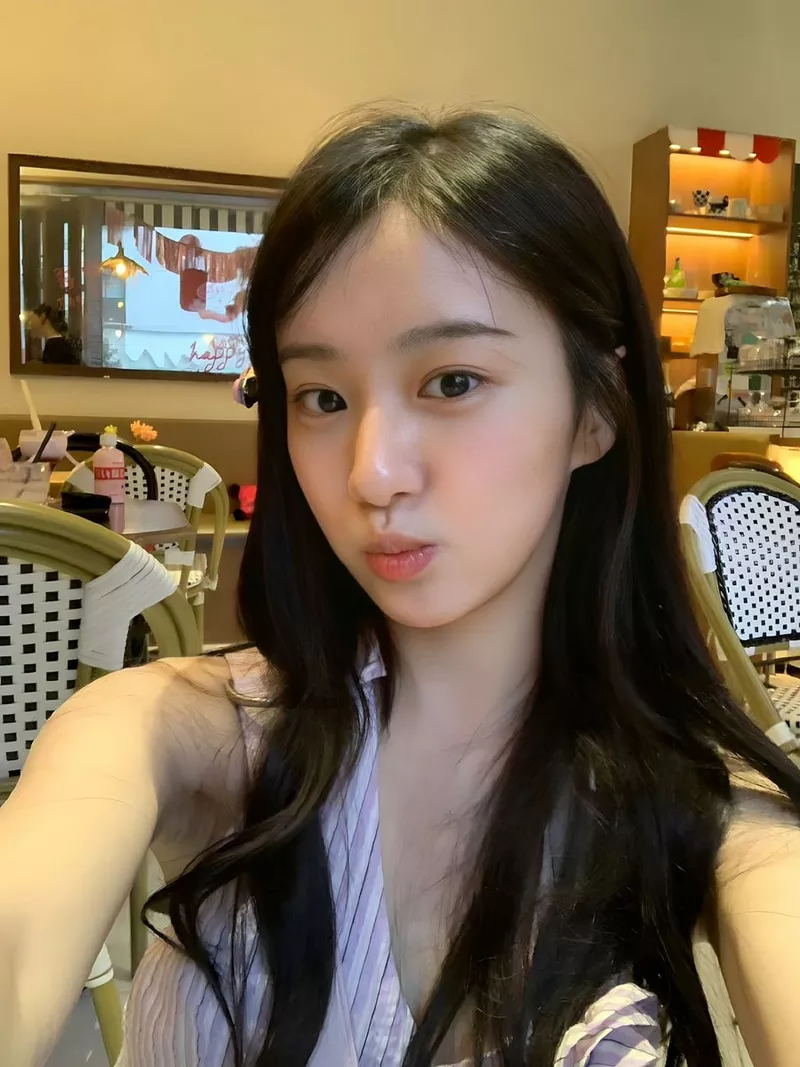 Gái xinh Hàn Quốc khoe nét đẹp tự nhiên không son phấn đậm