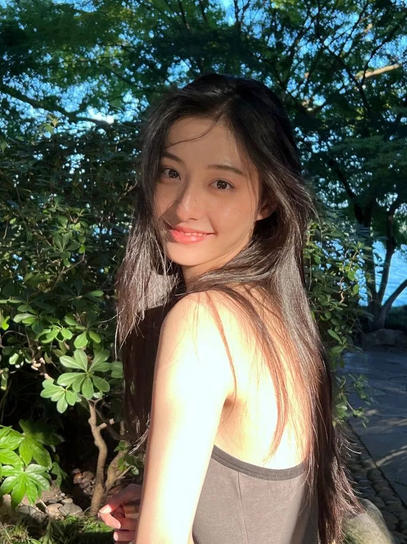 Gái xinh Hàn Quốc style trong trẻo chuẩn trend