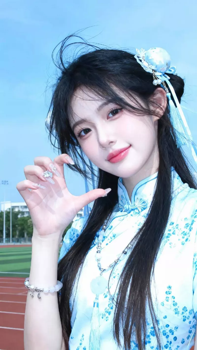 Gái xinh TikTok dễ thương với nụ cười trong veo