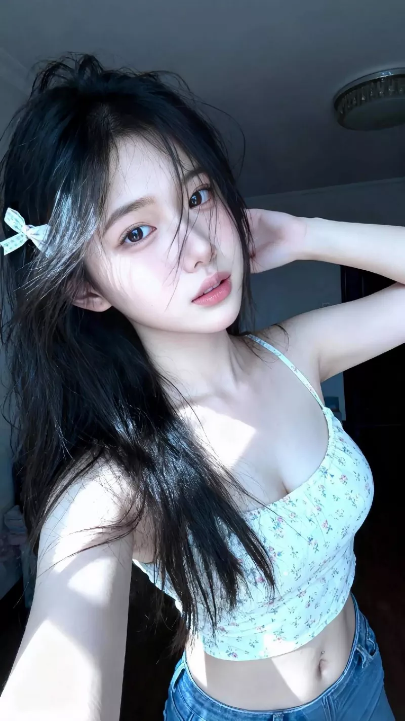 Gái xinh TikTok tóc ngắn cá tính cuốn hút