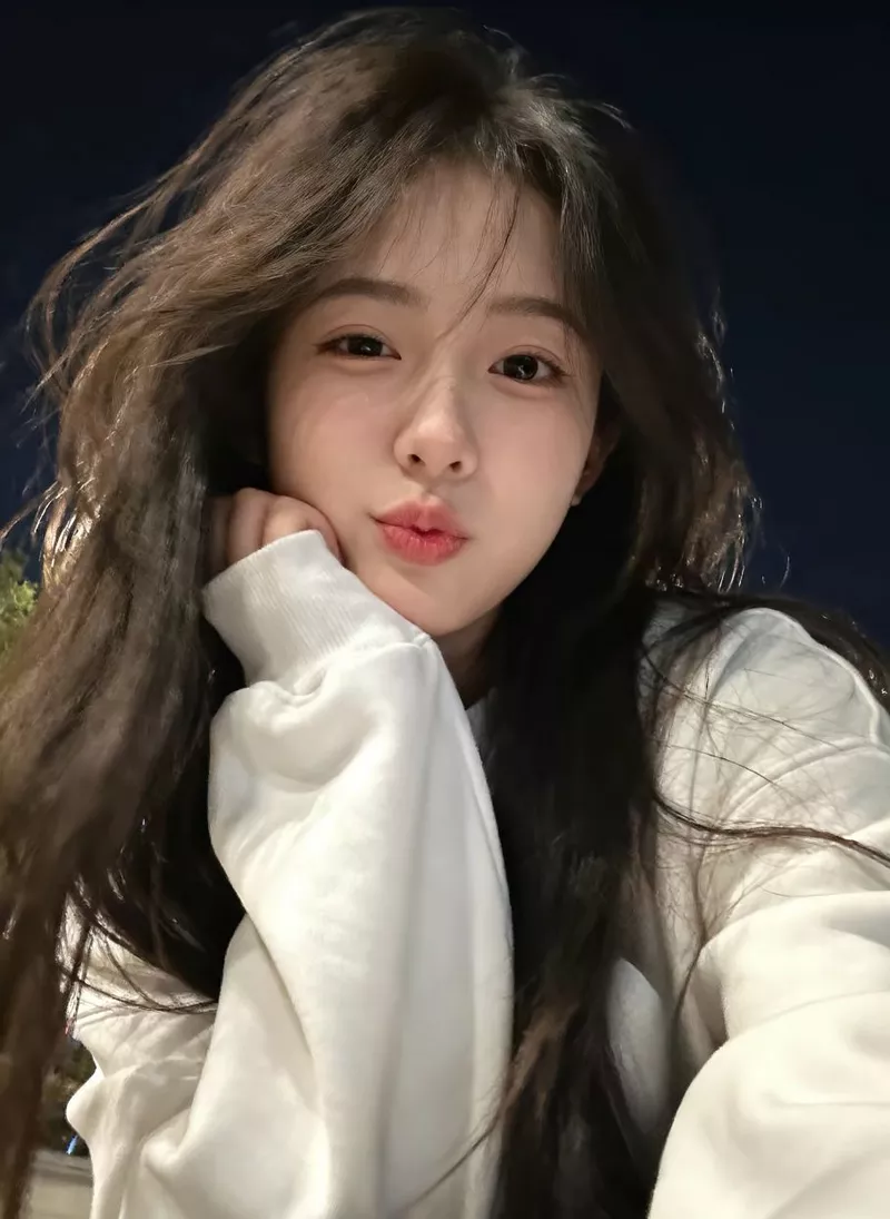 Gái xinh Trung Quốc diện outfit đơn giản vẫn cực cuốn