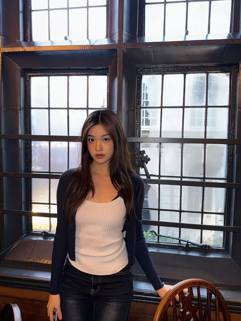 Gái xinh Trung Quốc phong cách đơn giản nhưng tinh tế