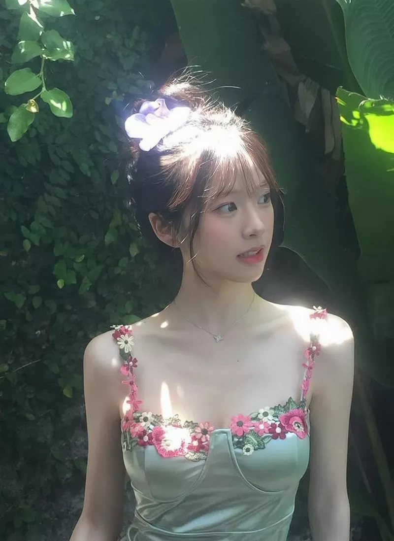 Gái xinh Việt Nam với thần thái ngọt ngào