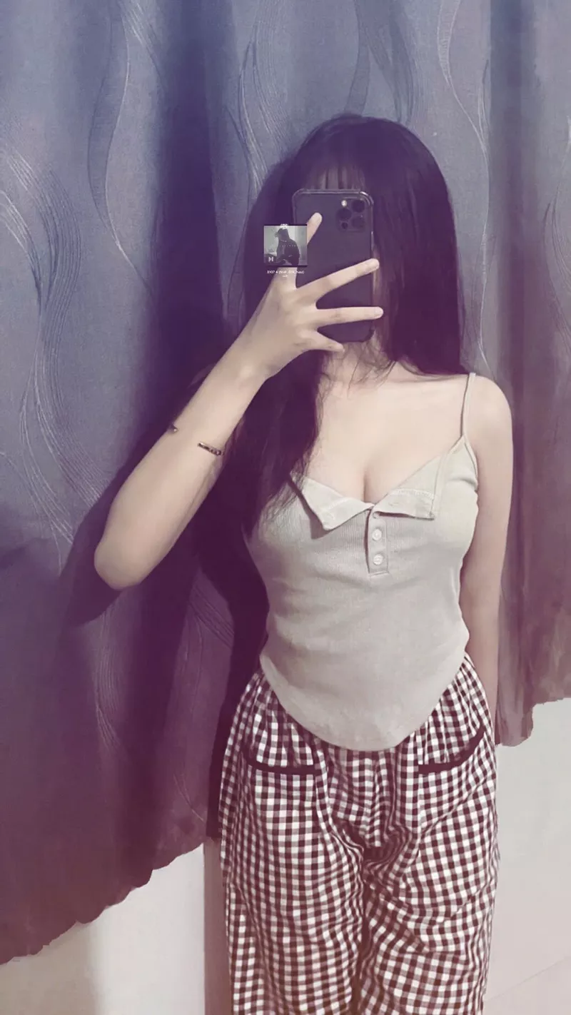 Gái xinh che mặt khoe vóc dáng thon gọn quyến rũ