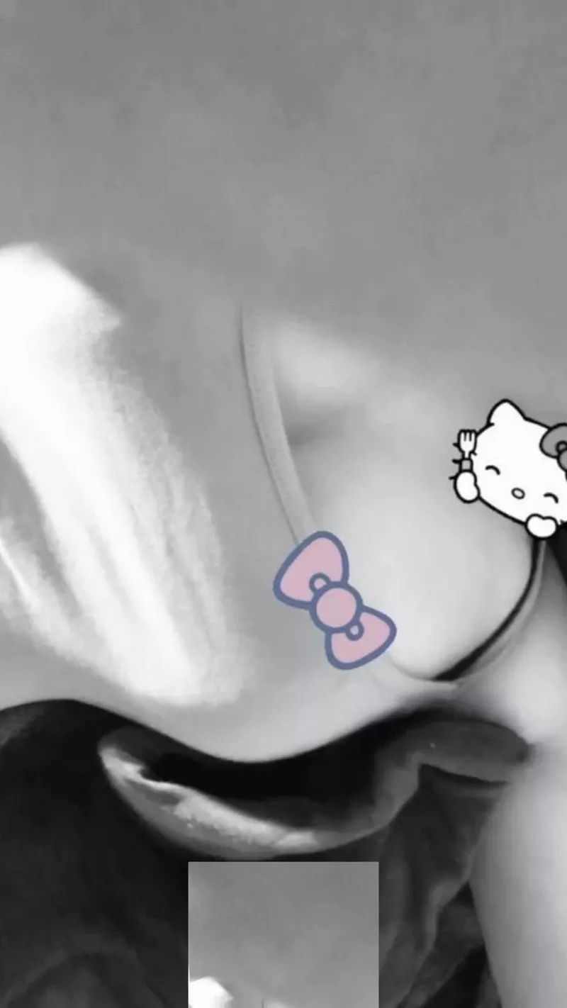 Gái xinh che mặt phong cách street style hiện đại