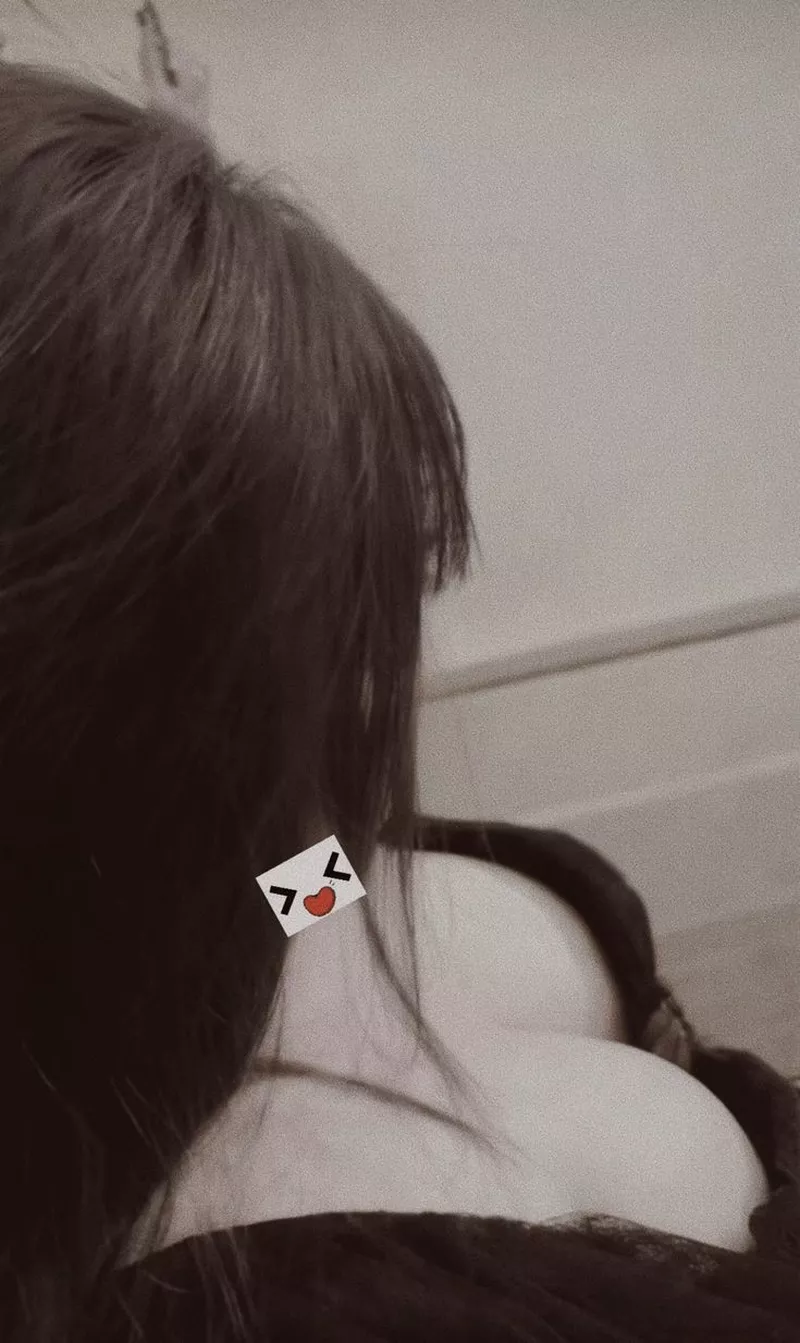 Gái xinh che mặt style cá tính trẻ trung