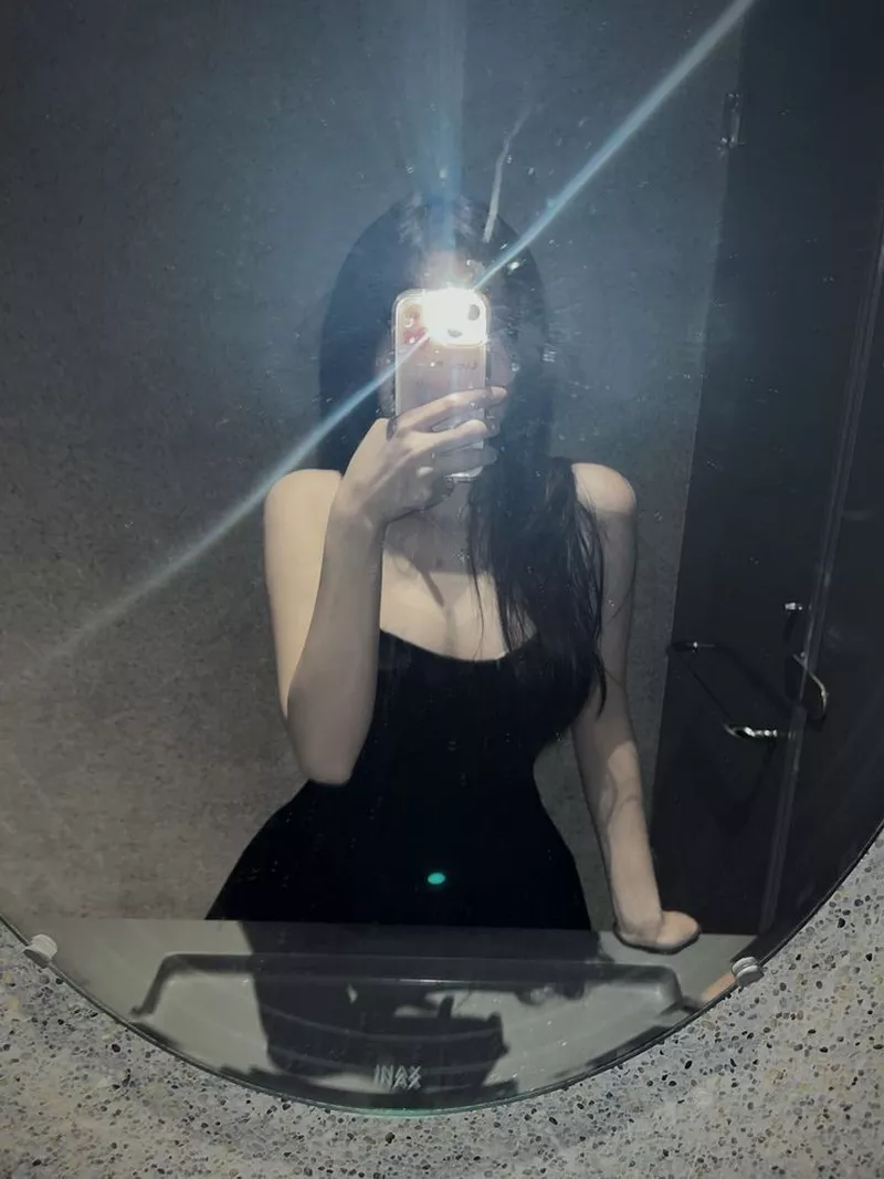 Gái xinh che mặt style nhẹ nhàng nữ tính