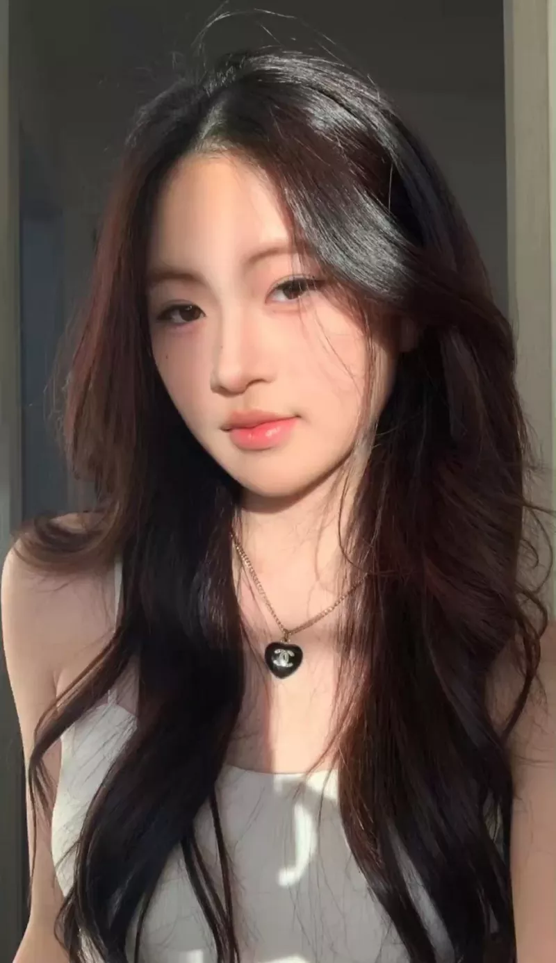 Gái xinh có gương mặt thanh tú và hài hòa