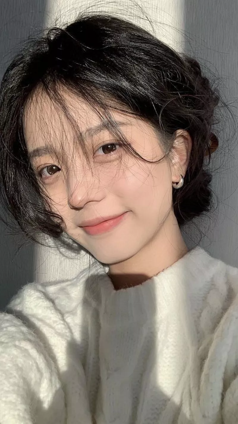 Gái xinh cười mỉm nhẹ nhàng làm tan chảy trái tim