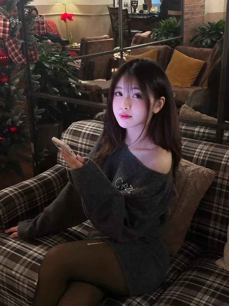 Gái xinh mặc váy đơn giản nhưng vẫn rất xinh xắn