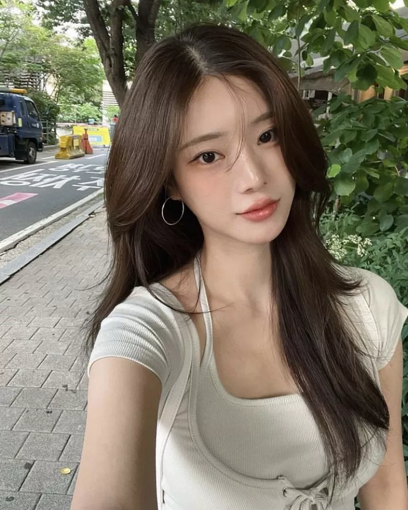 Hot girl Hàn Quốc với ánh mắt biết nói