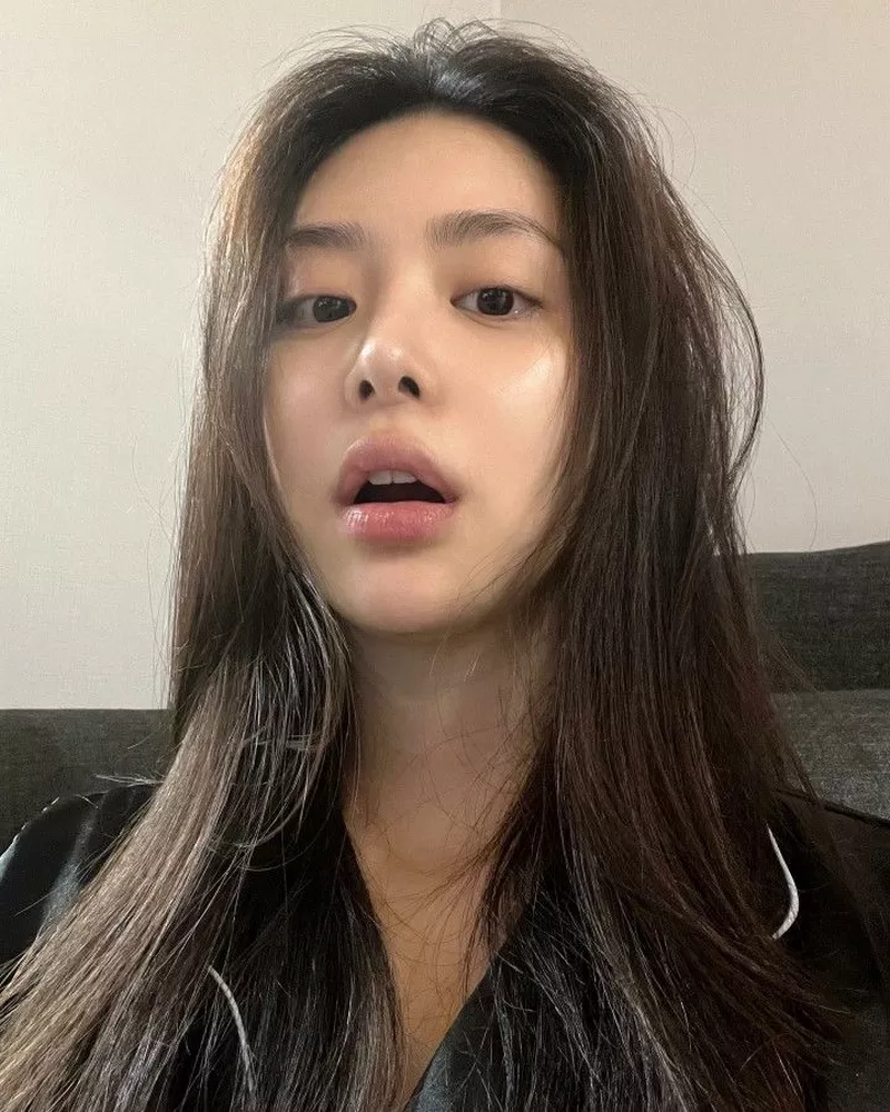 Hot girl Hàn Quốc xinh đẹp phong cách Hàn Quốc hiện đại