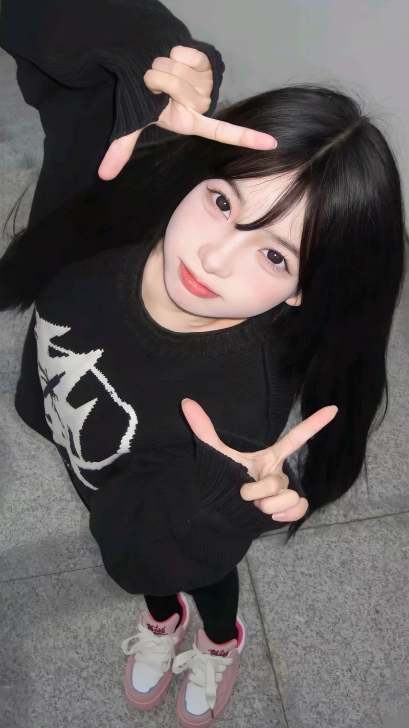 Hot girl TikTok pose dáng trước camera