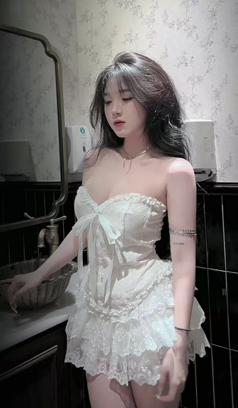 Hot girl múp xinh với ánh mắt biết nói