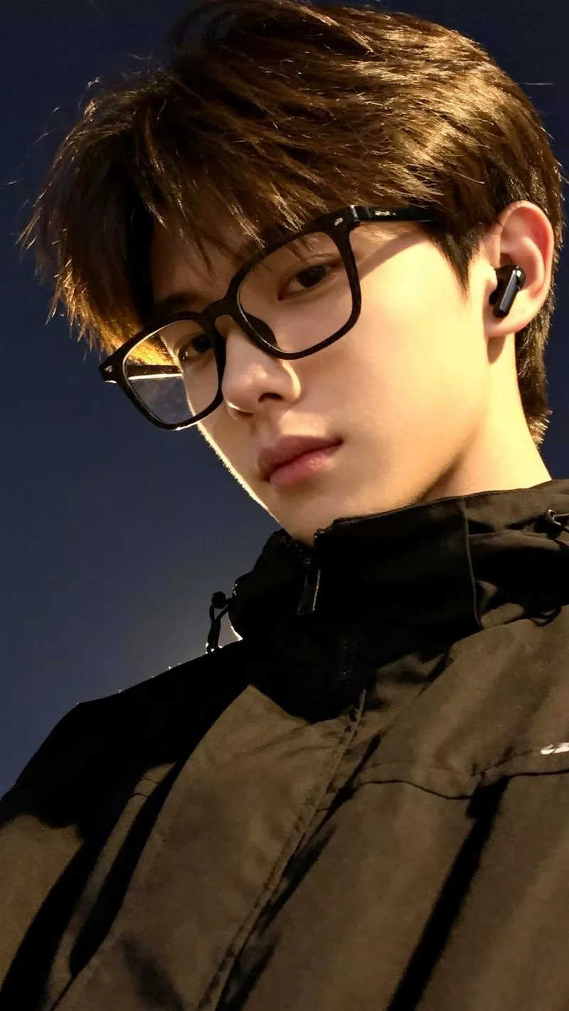 Ảnh Mạng Nam Đeo Kính Đen Cực Ngầu