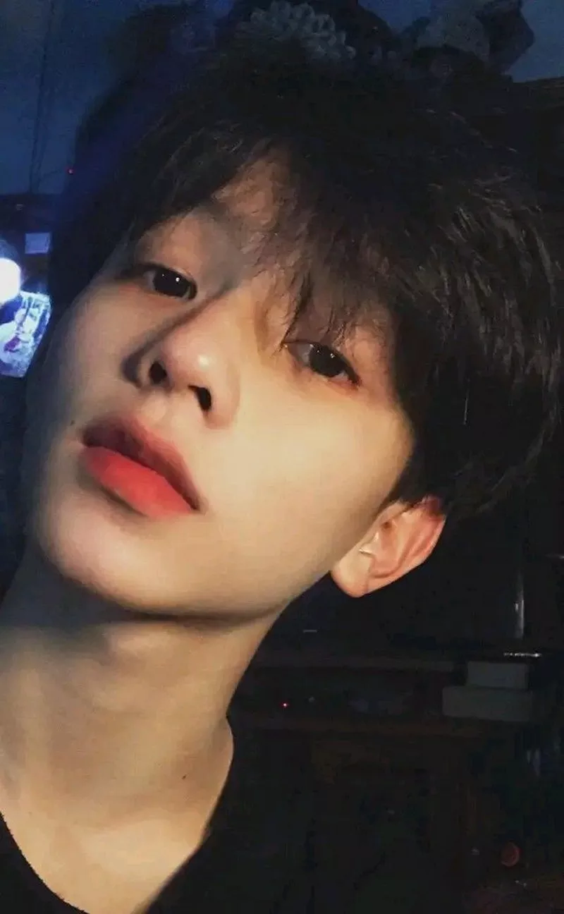 Ảnh Mạng Nam Phong Cách Đơn Giản Lạnh Lùng