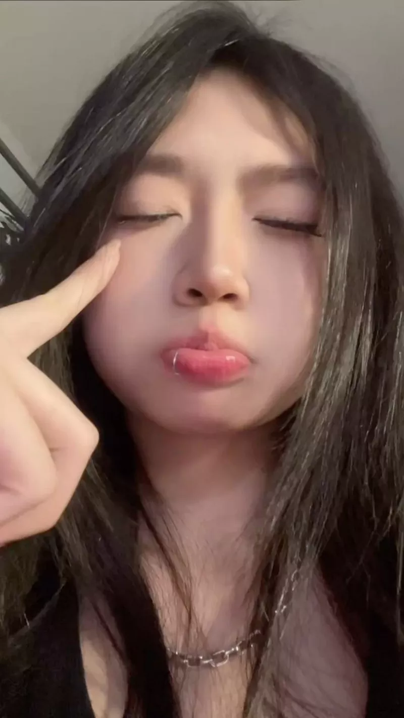 Ảnh mạng nữ chụp cận mặt khoe làn da mịn