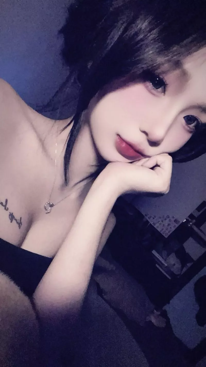 Ảnh mạng nữ vibe buồn nhẹ, cảm xúc tinh tế