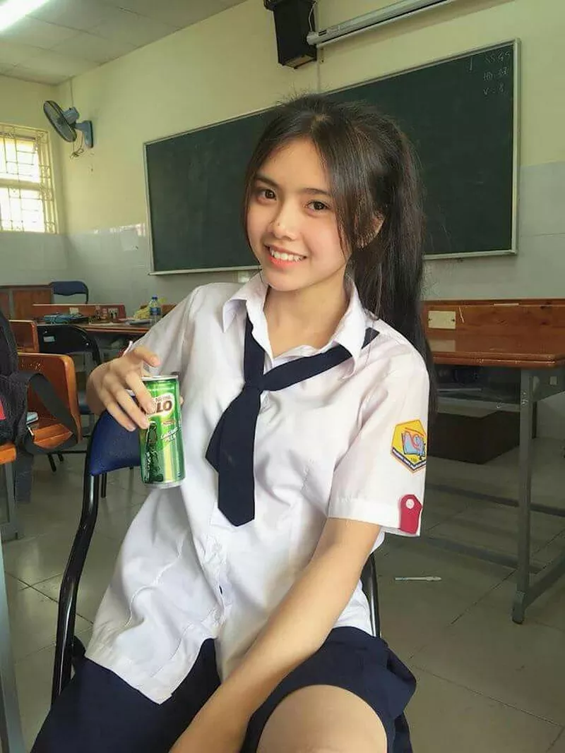 Ảnh Nữ Sinh Mặc Váy Ngắn Trong Lớp Học Cực Xinh