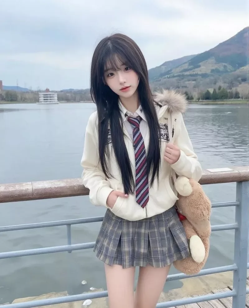 Ảnh Nữ Sinh Váy Ngắn Phong Cách Học Sinh Hàn Quốc