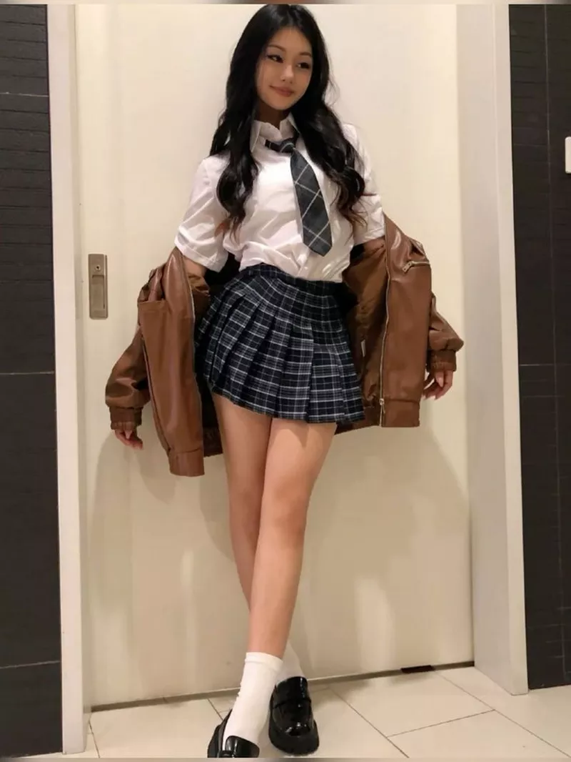 Ảnh Nữ Sinh Váy Ngắn Phong Cách Học Sinh Nhật Bản