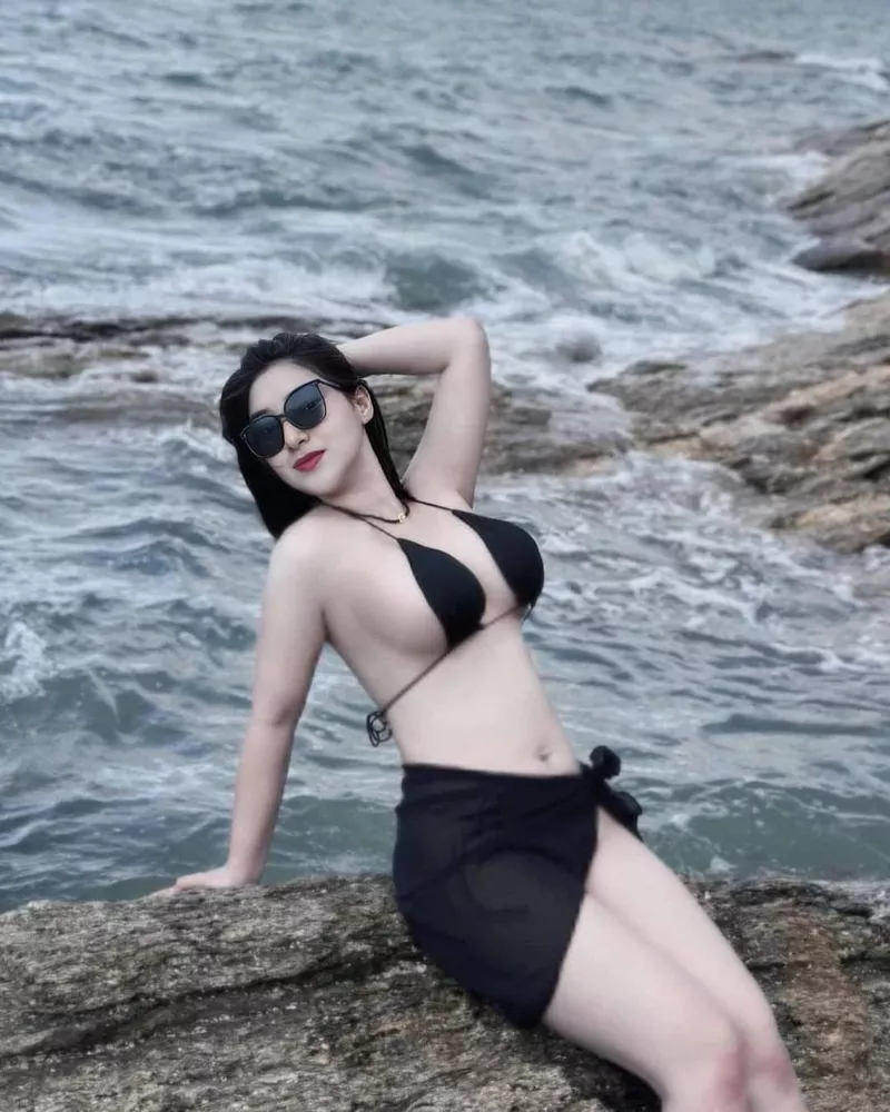 Gái Xinh Bikini Phong Cách Du Lịch Biển