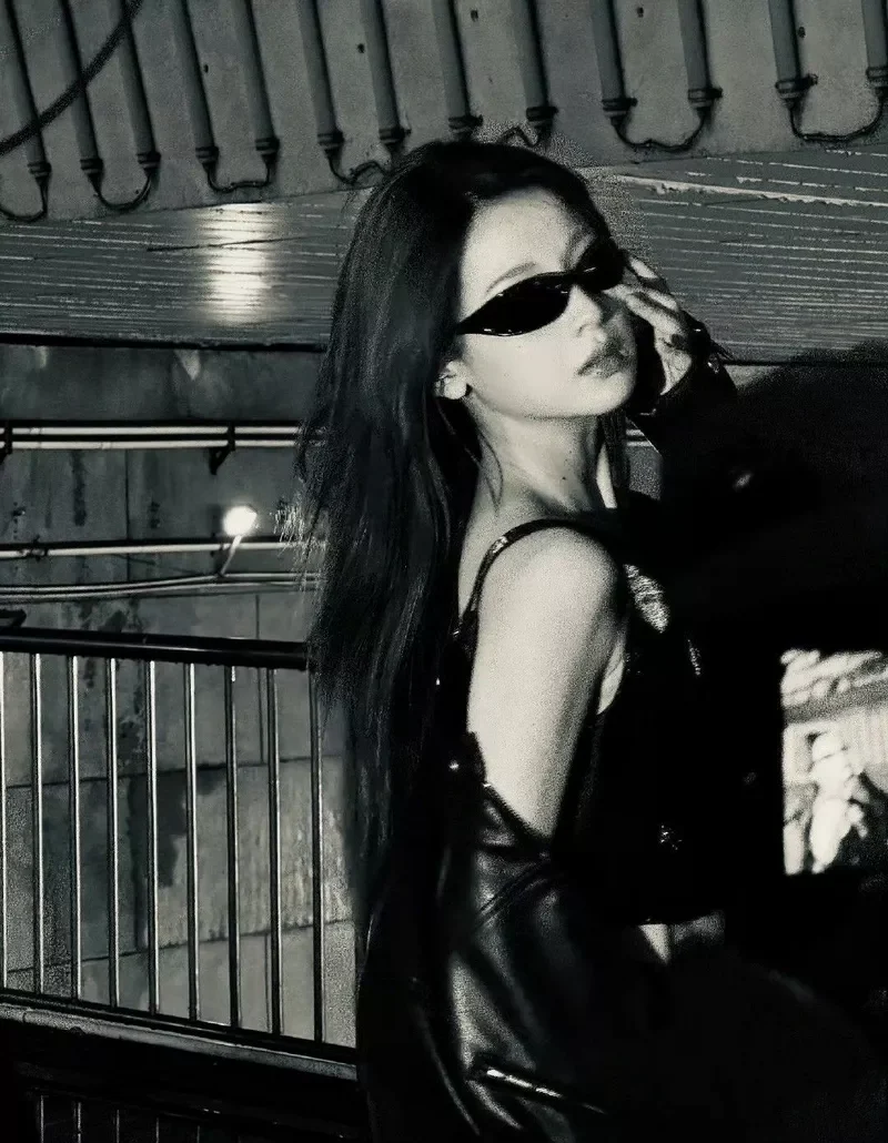 Gái Xinh Ngầu Mặc Đồ Đen Phong Cách Cool Girl Cực Chất