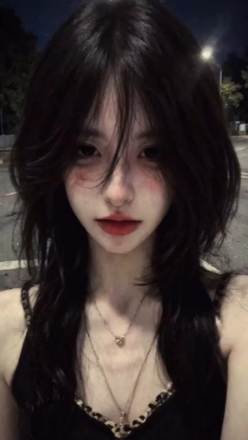 Gái Xinh Ngầu Style Cá Tính Nổi Bật Giữa Phố