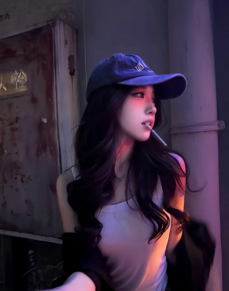 Gái Xinh Ngầu Tạo Dáng Cực Ngầu Trước Camera