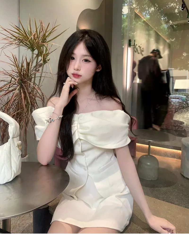 Gái xinh mặc váy ngắn phong cách dễ thương đáng yêu