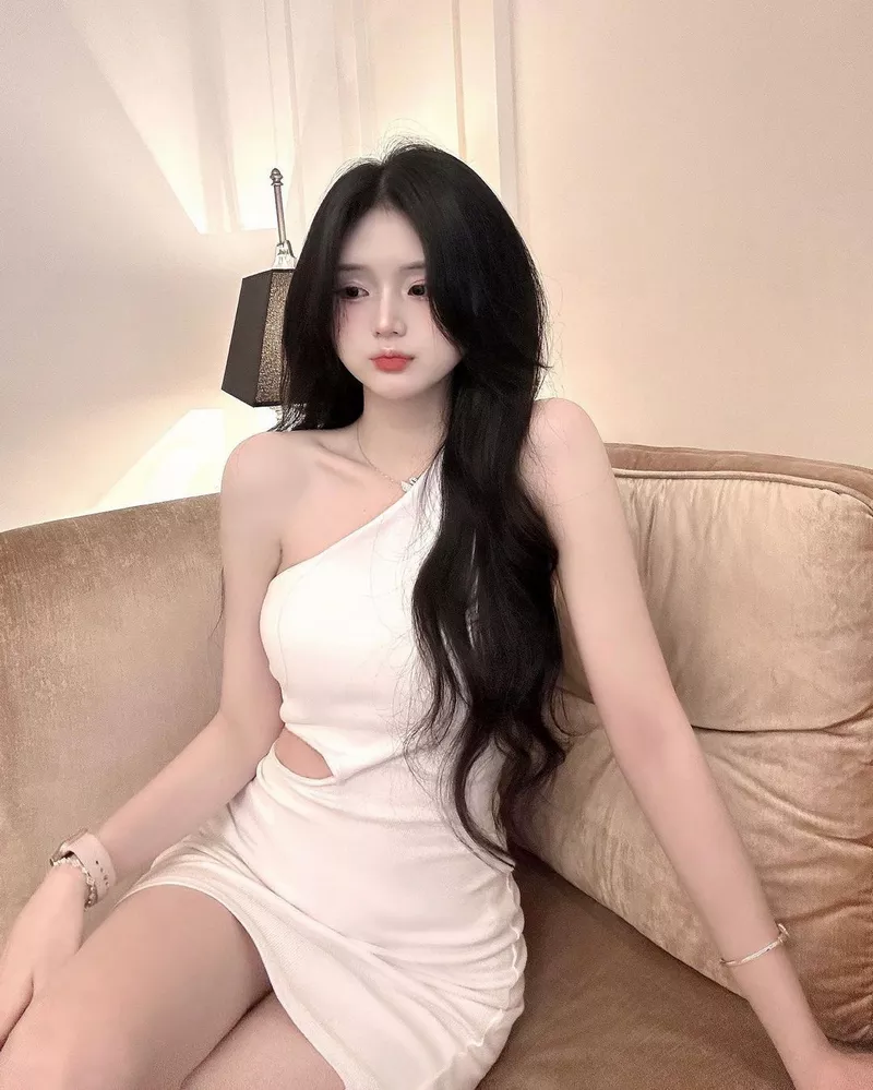 Hot girl mặc váy ngắn xinh đẹp phong cách trẻ trung