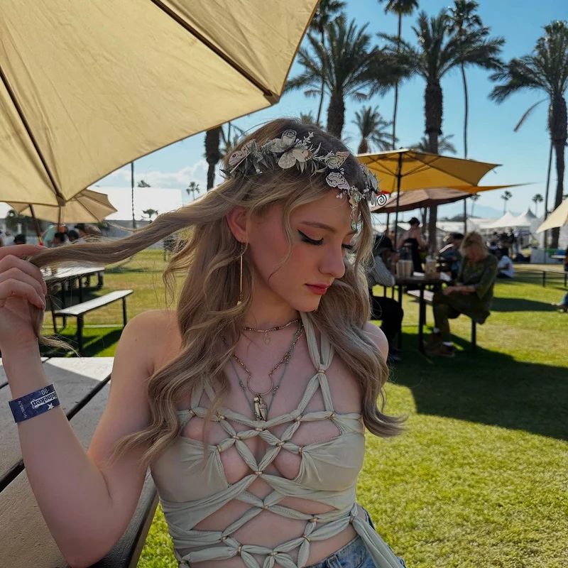 Melody Marks khoe phong cách cá tính trước ống kính