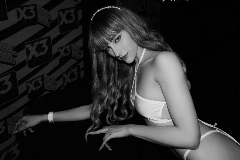 Melody Marks trong bộ ảnh quyến rũ mới nhất