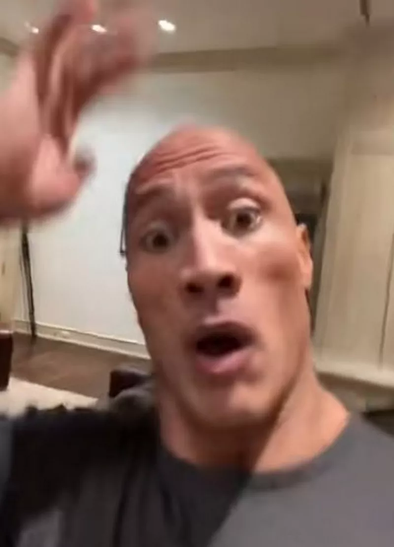 Meme The Rock Với Ánh Mắt Đầy Ẩn Ý