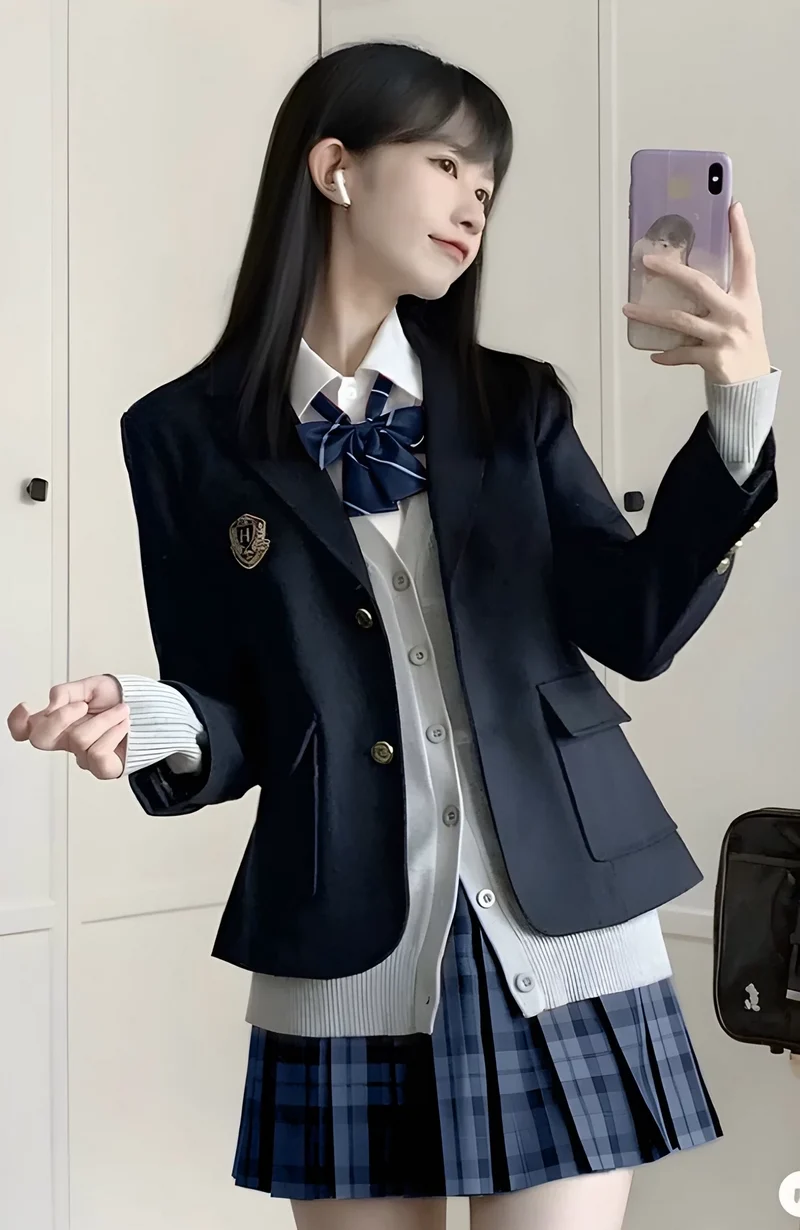 Nữ Sinh Váy Ngắn Phong Cách Học Đường Hàn Quốc