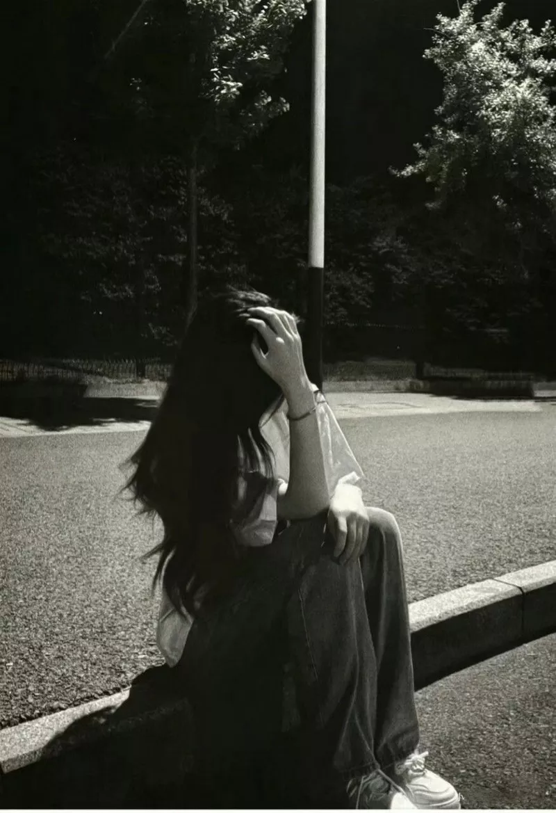 Avatar Buồn Nữ Tâm Trạng Đêm Khuya