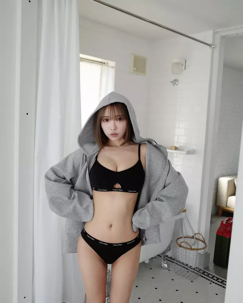 Bộ Ảnh Yua Mikami Đang Gây Bão Cộng Đồng Mạng