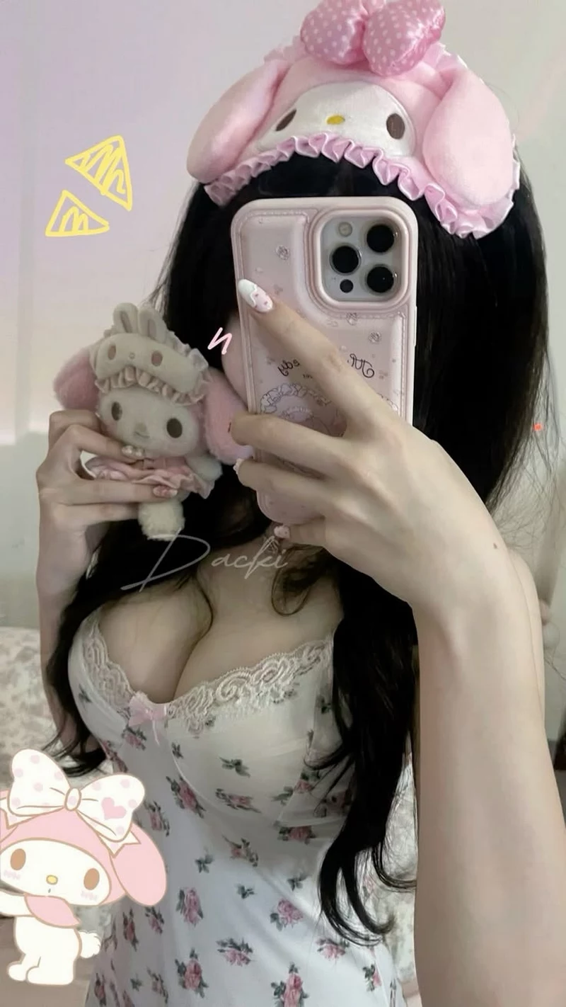 Gái Xinh Khoe Hàng Trong Trang Phục Thể Thao Sexy