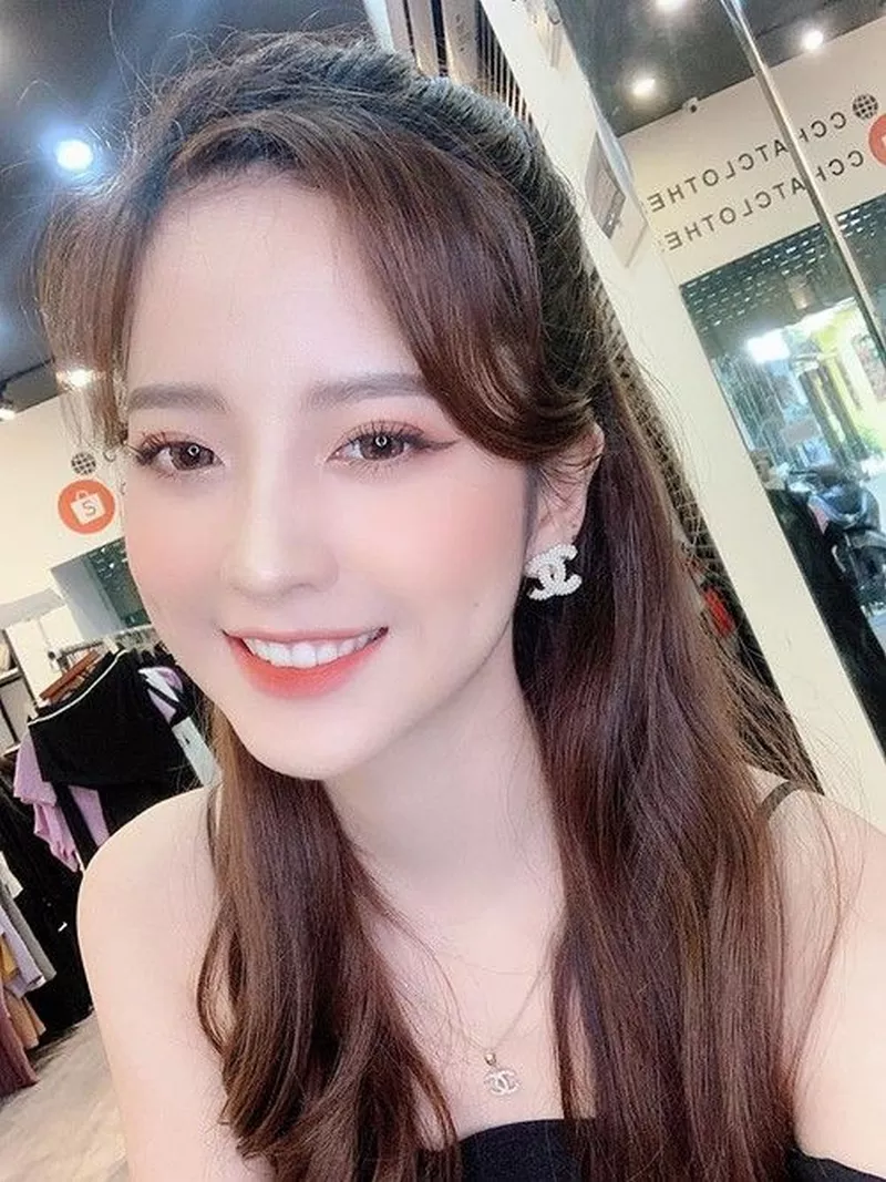 Ảnh Gái Xinh Cười Dịu Dàng Đốn Tim Cộng Đồng Mạng