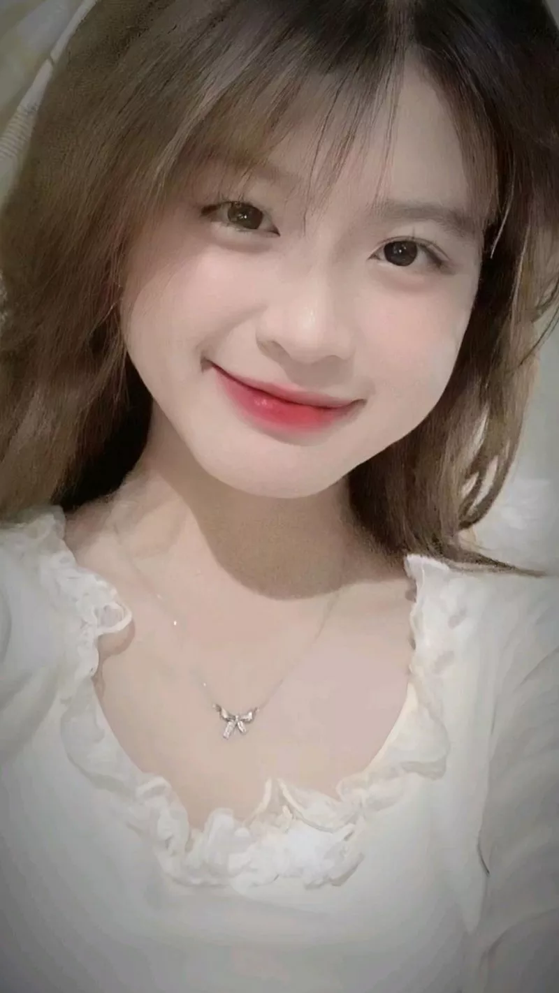 Ảnh Gái Xinh Cười Trong Áo Trắng Thanh Xuân