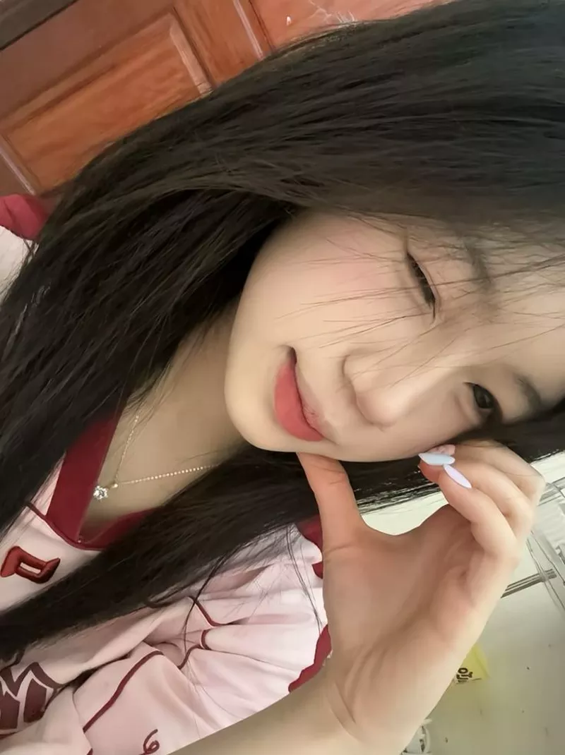 Gái Xinh Cười Cute Với Gương Mặt Baby