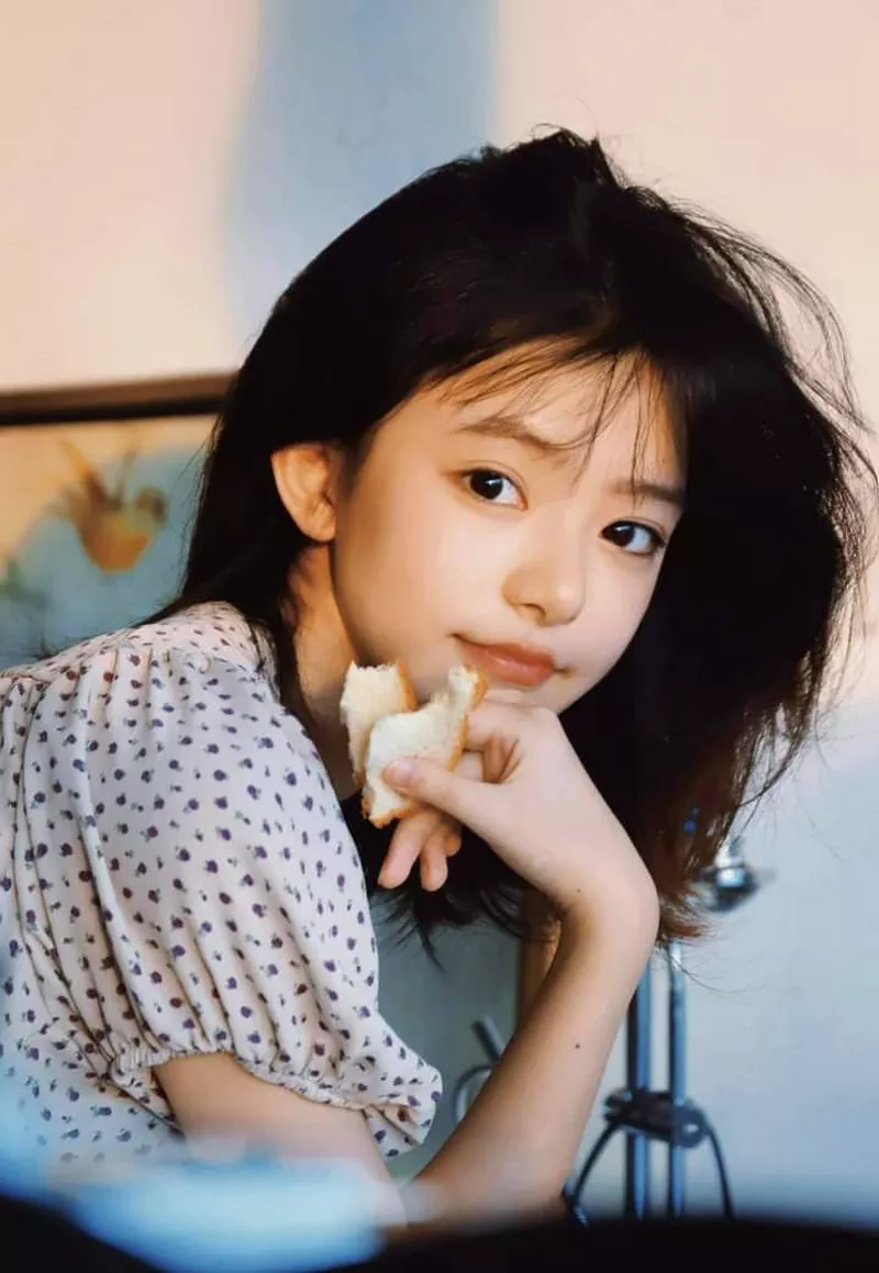 Gái Xinh Cười Nhẹ Làm Dân Mạng Phát Cuồng