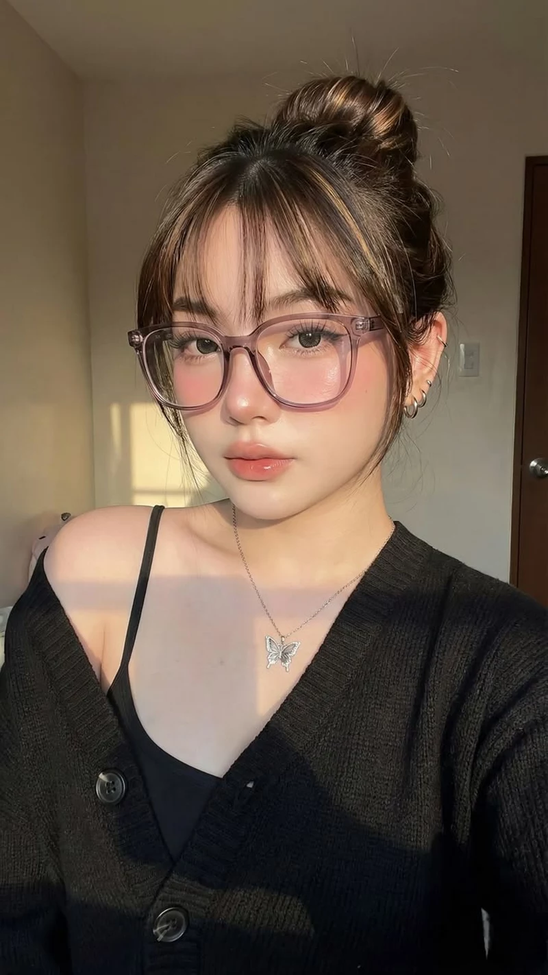Gái Xinh Đeo Kính Tự Sướng Đốn Tim Dân Mạng