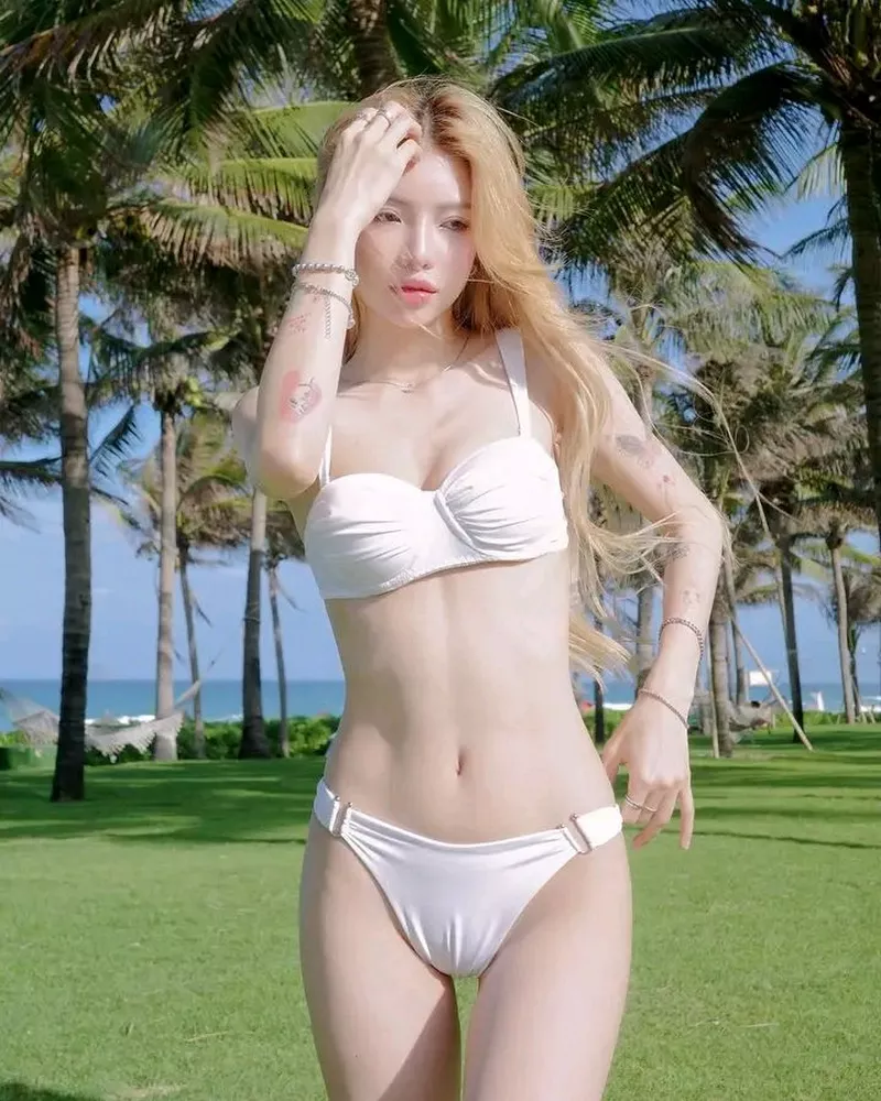 Ảnh Gái Đẹp Bikini Trắng Đang Gây Sốt Mạng Xã Hội