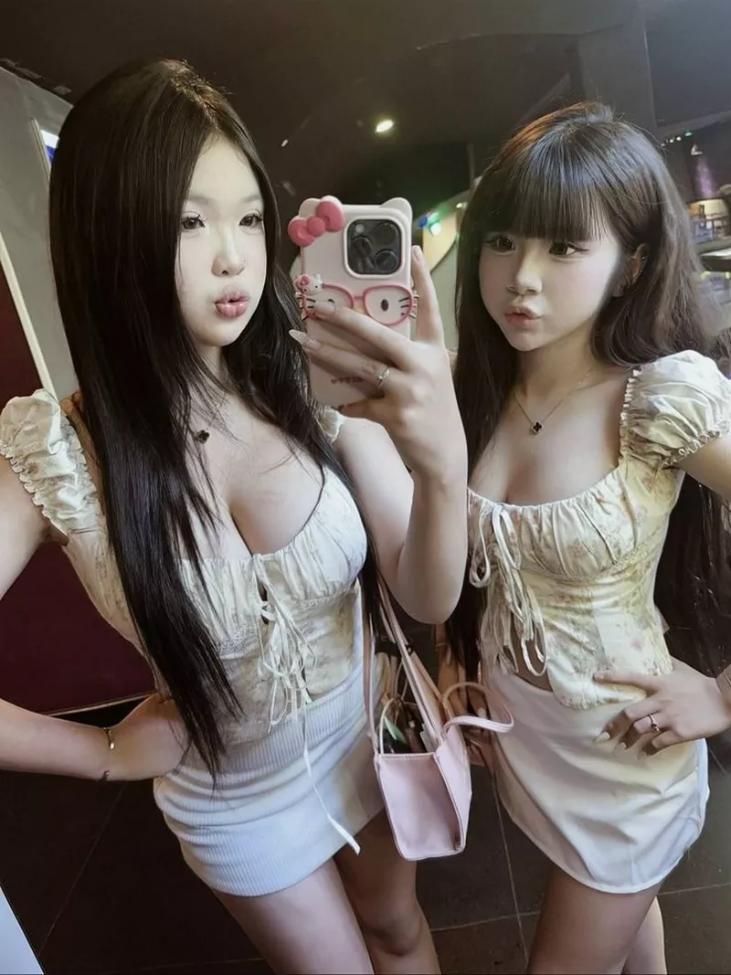Ảnh Gái Xinh Trước Gương Chuẩn Hot Girl Gen Z