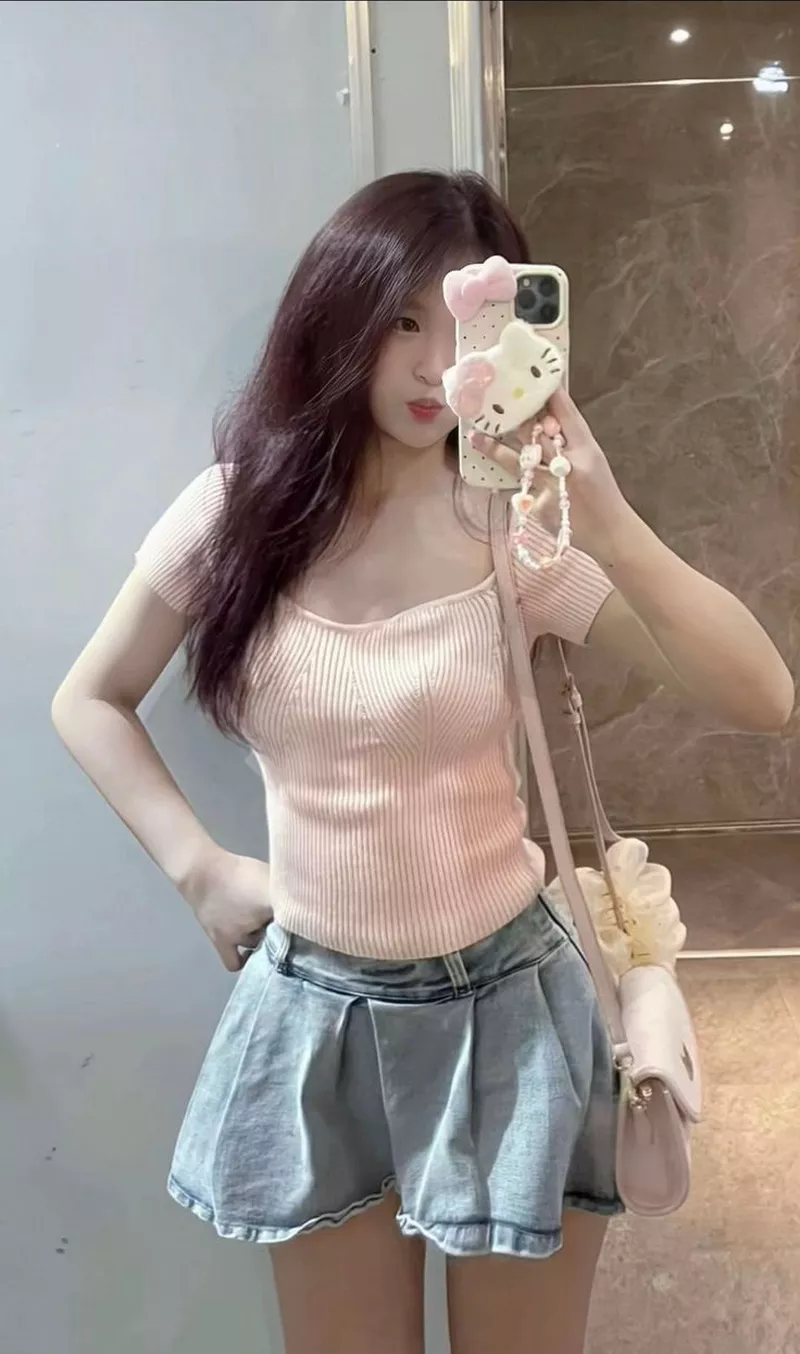 Ảnh Gái Xinh Trước Gương Khiến Dân Mạng Say Mê