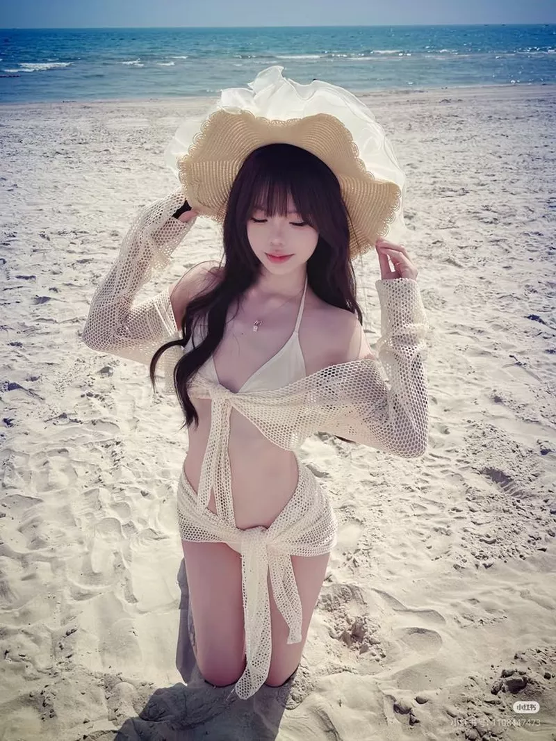 Bộ Ảnh Bikini Trắng Đẹp Mắt Và Đầy Cuốn Hút