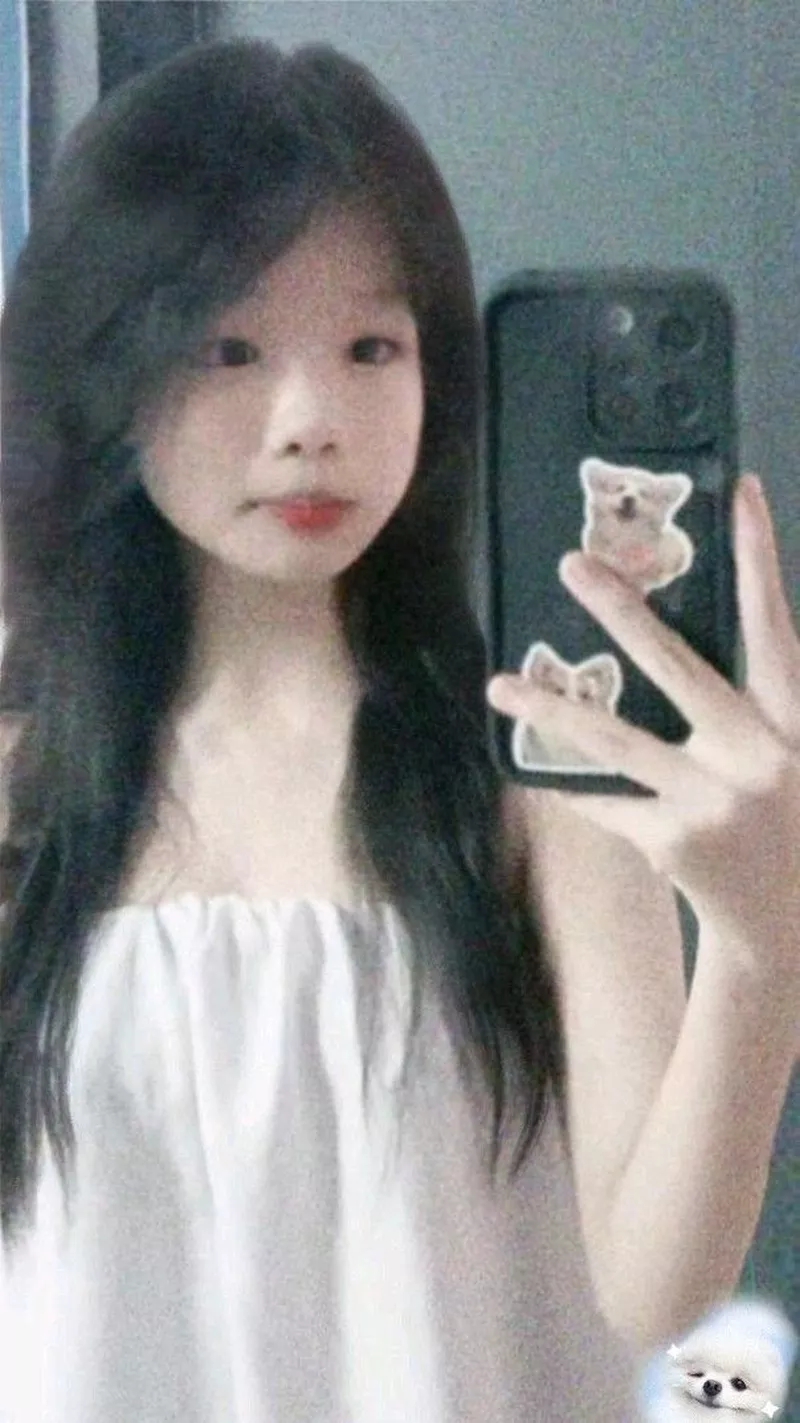 Gái Xinh 2K8 Dáng Xinh Phong Cách Trẻ Trung